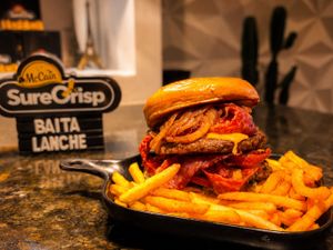 Baita Burguer Monstro + Fritas Surecrisp McCain