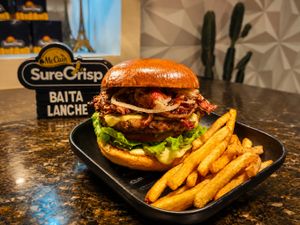 Baita Burguer Costela Angus + Fritas Surecrisp McCain