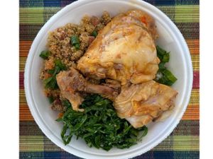 UM FRANGO COZIDO