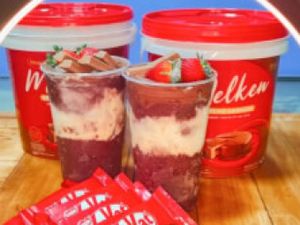 Açaí Duplo Morango com Kitkat
