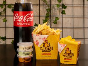 Combo Família - Frango Frito 1kg + Batata ou Polenta 400g+ Porção 150g + Coca 2l