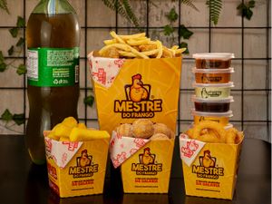 Combo Super Mestre - Frango 1,5kg, Fritas 400g, Anéis de Cebola, Churros e Refri