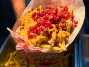 Batatão do Mestre Kids (350g) - Batata Frita, Bacon, Pedaços de Frango e Cheddar