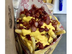 Batatão do Mestre Kids (350g) - Batata Frita, Bacon, Pedaços de Frango e Cheddar