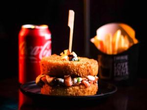Combo de Sushi Burguer + Coca Lata + Batat Frita