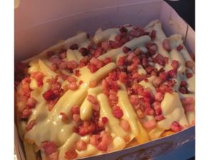Batata Frita com Queijo e Bacon