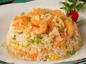 Yakimeshi Camarão