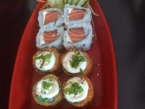 Combo 4 Hot Rolls + 4 Uramakis