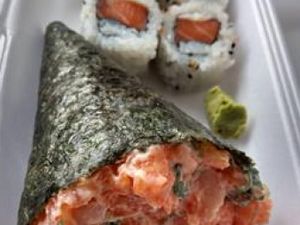 Combo Temaki + 4 Uramaki