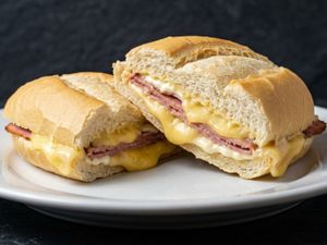 COMBO - Misto da casa + Café com leite