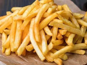 Batata Frita serve até 3 pessoas