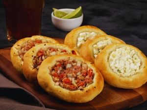 Combo 3: 10 Unidades > 5 Esfihas de Calabresa e 5 esfihas de muçarela