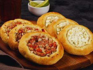 Combo 5: 30 Unidades > 7 de calabresa, 8 de muçarela, 7 de carne e 8 de frango