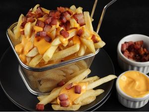 BATATA FRITA COM CREME DE CHEDDAR E BACON 100G