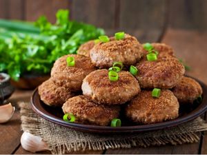 DISQUINHOS DE CARNE COM REQUEIJÃO