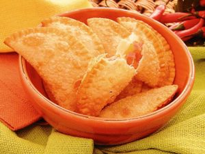 PASTELZINHO PRESUNTO E MUSSARELA