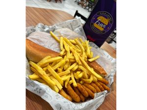 Combo 2 Xis + Batata Fritas e Anéis de Cebola