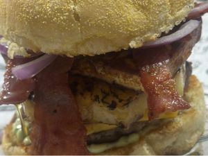 hamburguer com abacaxi