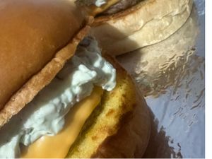 hamburguer com maionese especial 2 por 32,00