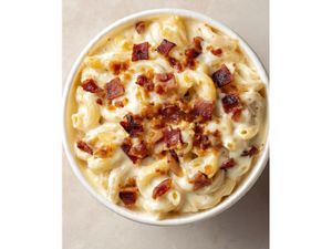 MACARRONADA AO MOLHO BRANCO C/ BACON E CALABRESA