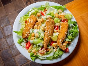 Peixe crocante Salad