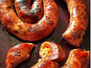 Linguiça Recheada com queijo e azeitonas