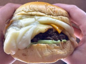 4 queijos  + guaraná lata + fritas