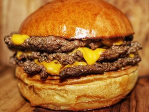 Cheeseburguer Triplo