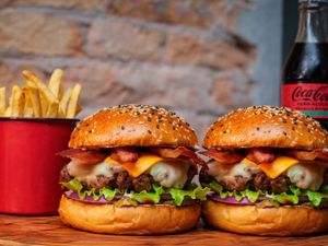 Combo burguer para 2  pessoas 2 ADD FRITAS + REFRI