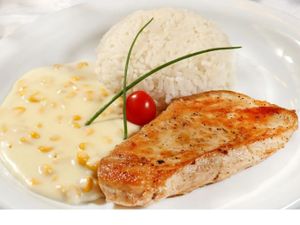 FILÉ DE FRANGO COM CREME DE MILHO