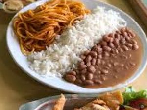 MACARÃO COM FRANGO ASSADO ( COMPLETO )