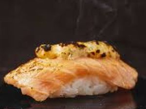 Niguiris salmão selado com gorgonzola 6 peças