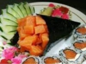 Uramaki Filadélfia 8 peças+1 temaki Filadélfia