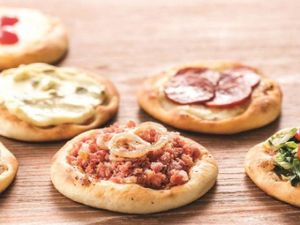 Esfiha carne seca com catupiry