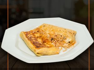 Panqueca peito de frango ao molho de tomate