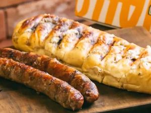 Pão de Alho Artesanal e Mini Linguiça