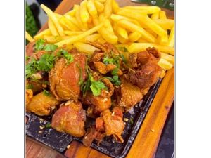 Porção de Frango com Batata Frita