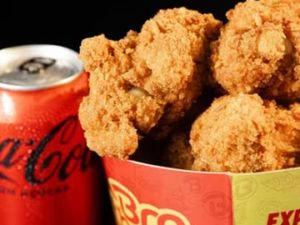Brothers Coxinha na Caixa P (Com Osso) + Porção 100g + Molho + Bebida Grátis