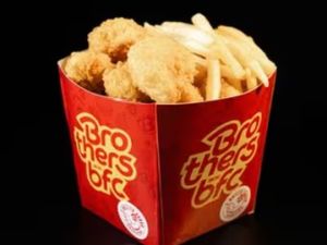 Brothers Sassami na Caixa P + Fritas + 1 Molho da Casa