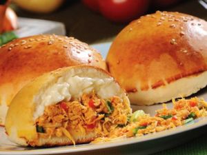 Pão de batata com frango e catupiry