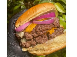 2 Sarah connor + refrigerante 2 litros + fritas