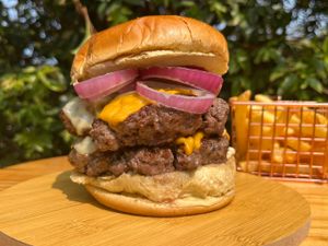 2 Sarah connor + refrigerante 2 litros + fritas