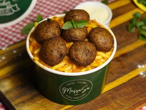 Molho Pomodoro com Almondegas