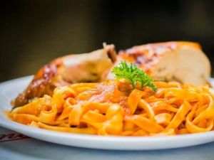 Meio frango c/ massa