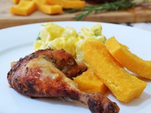 Meio frango  c/ polenta