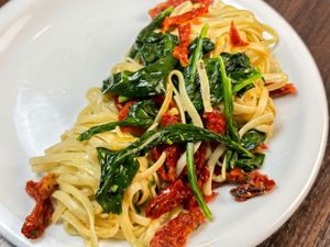 Massa ao molho de Rúcula com Tomate Seco