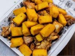 Porção de Frango à Passarinho 1,3kg + Refri 2LT + 2 Molhos