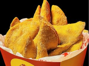 20 MINI PASTÉIS DE DOCE DE LEITE COM AÇUCAR E CANELA