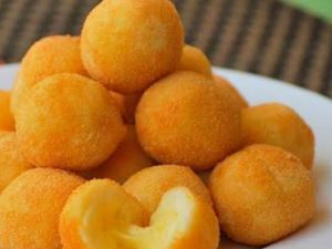 8 bolinhos de queijo