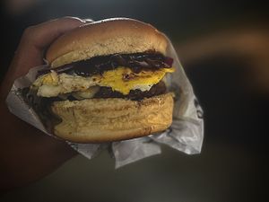 combo madrugada sombria (2x 3am + fritas + 2 coca lata)